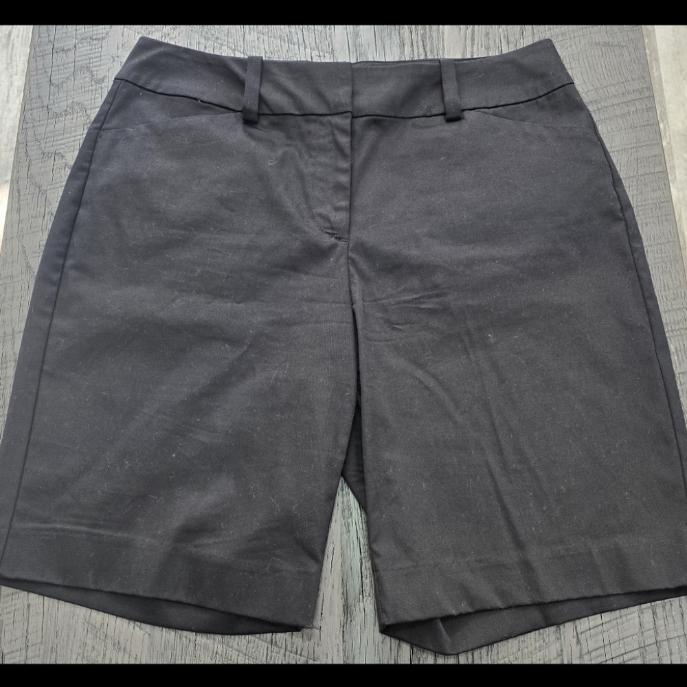 Ann Taylor Black CURVY Women's Bermudas Shorts (Size :8) - Picture 2 of 5